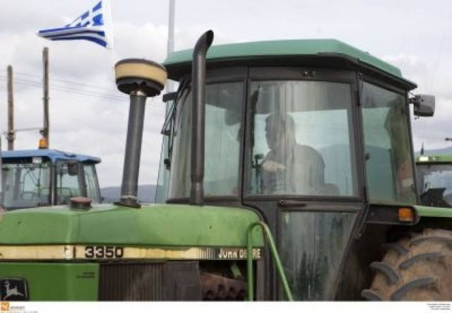 Απέκλεισαν τη ΔΟΥ Μεσσηνίας οι αγρότες