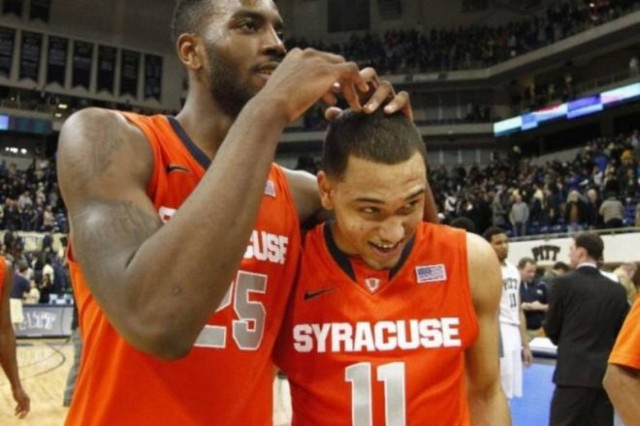 Τρελό buzzer-beater για Σίρακιουζ (video)