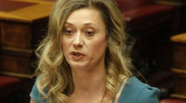 Χαμός σε Επιτροπή της Βουλής - Έκλεισαν το μικρόφωνο στην Μακρή