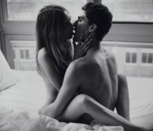 Ίδια στάση, δύο απόψεις! Ένας άντρας και μια γυναίκα σχολιάζουν