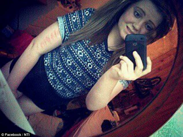 14χρονη που αυτοκτόνησε έστελνε υβριστικά μηνύματα στον εαυτό της