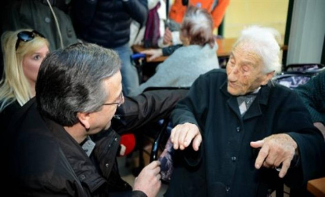 «Έφυγε» η γιαγιά που είχε συνομιλήσει με τον Α. Σαμαρά στην Κεφαλονιά