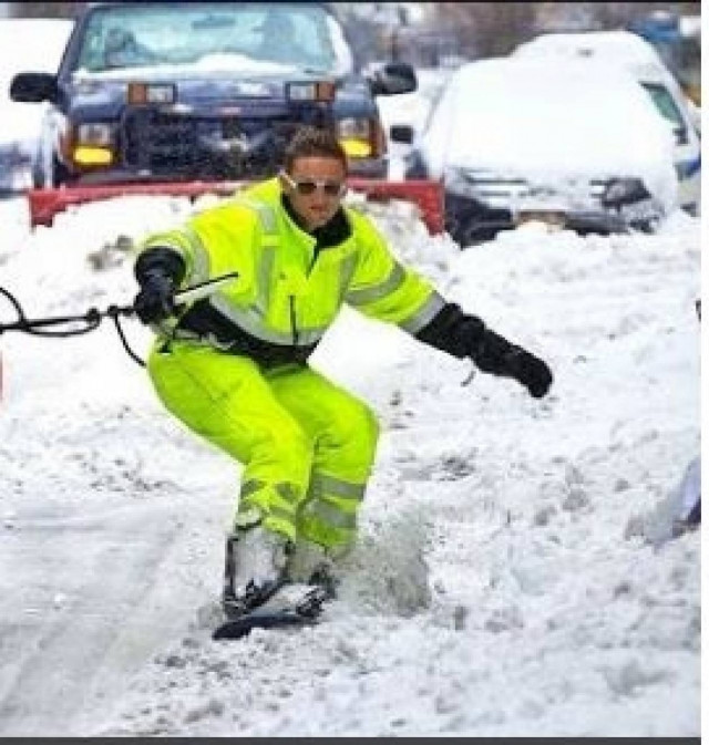 Κάνει snowboard στο κέντρο της Νέας Υόρκης!