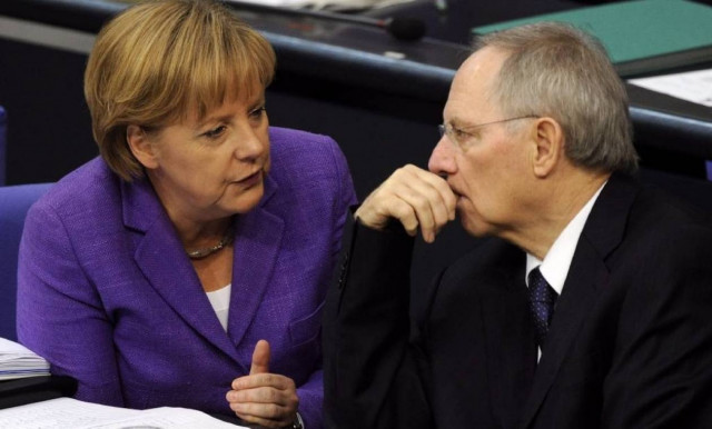 Spiegel: Κόντρα Μέρκελ-Σόιμπλε για βοήθεια στην Ελλάδα