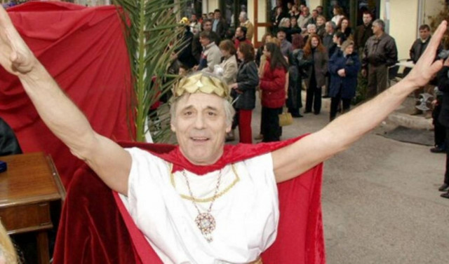 Ο «άγιος» Βεργής σκοτώνει την τρόικα (φωτό)