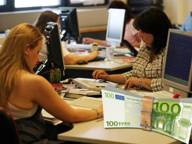 Νέες μειώσεις από το Μάρτιο στους μισθούς των δημοσίων υπαλλήλων