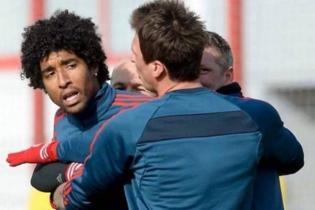 Μπάγερν Μονάχου: Επιτέθηκε στους ρεπόρτερ ο Ντάντε! (photos+video)