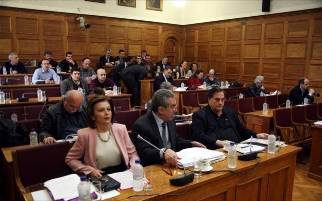 Υπερψήφιση αποκλεισμού ομογενών και μεταναστών στις τοπικές εκλογές