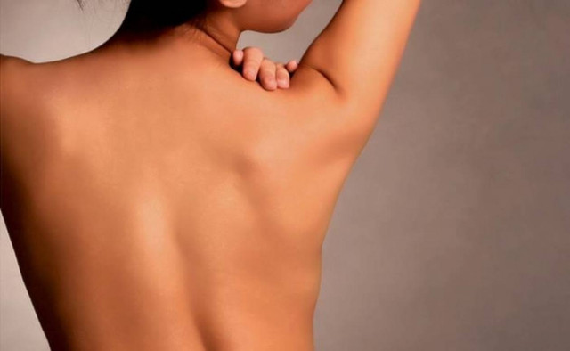 Εξαφανίστε μία και καλή τα σπυράκια στην πλάτη!