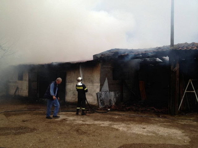 Στις φλόγες αποθήκη που ανήκει σε αγρότη στη Σκουτερά Αγρινίου