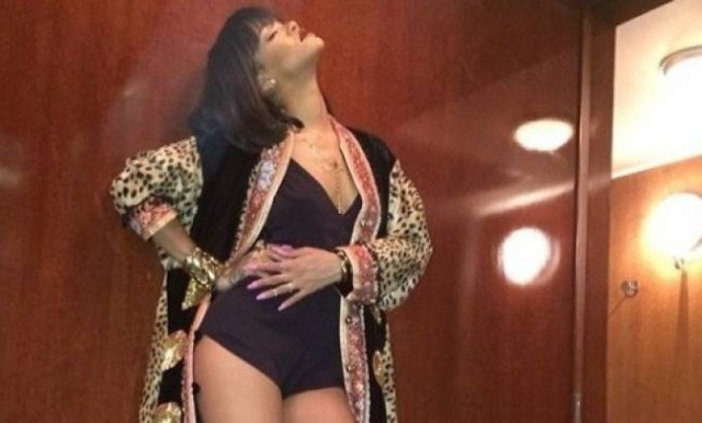 Rihanna: Οι sexy πόζες της στο Instagram