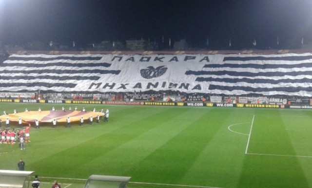 Το τεράστιο πανό του Σ.Φ. ΠΑΟΚ Μηχανιώνας (photo)