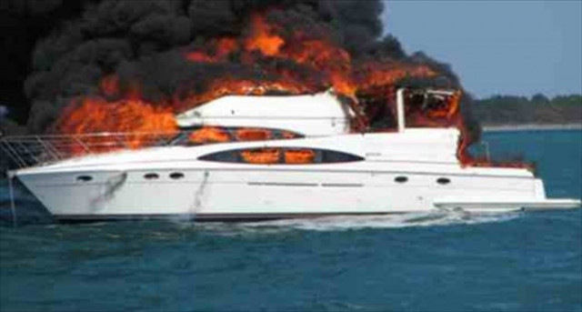 Πυρκαγιά σε θαλαμηγό με πέντε επιβαίνοντες