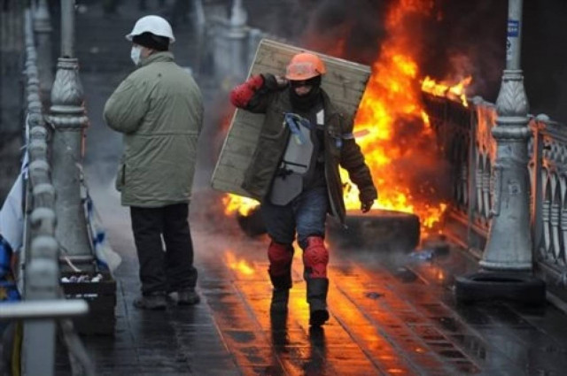 Λαβρόφ: Εκβιαστικές οι απειλές της Δύσης για κυρώσεις στην Ουκρανία