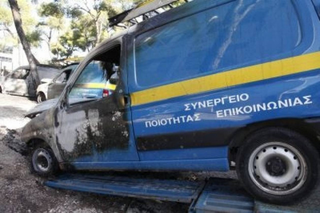 Έκαψαν έξι αυτοκίνητα του ΟΤΕ στην Πετρούπολη