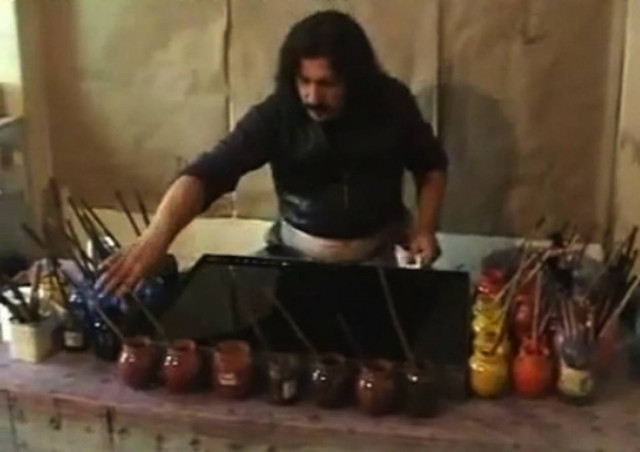 Βίντεο: Ζωγραφίζει πάνω σε νερό