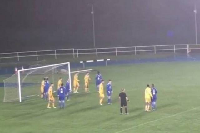 Όσα παίρνει ο άνεμος, τα κάνει... γκολ! (video)