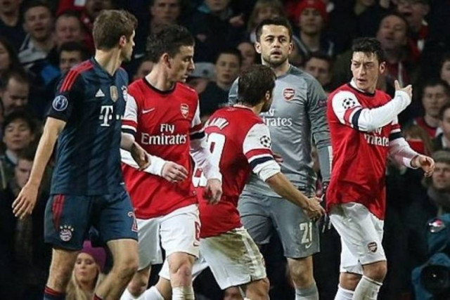 Άρσεναλ: Γιατί πλακώνεται με όλους ο Οζίλ; (photos+video)