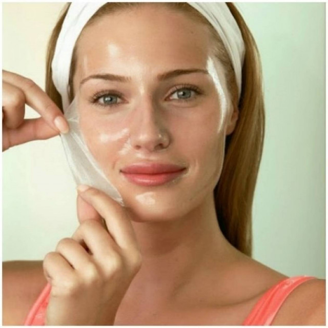 Πώς να καλύψετε τις ουλές της ακμής! Το μυστικό των μοντέλων