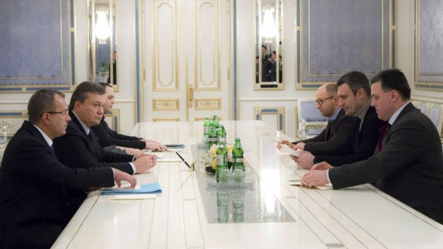 Κίεβο: «Δύσκολες» οι ολονύκτιες συνομιλίες - Θα συνεχιστούν