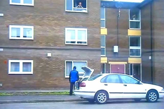 Βίντεο: Δείτε το πιο περίεργο delivery πίτσας!