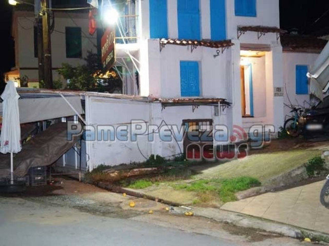 Επίθεση στα γραφεία της Χ.Α. στην Πρέβεζα με λεμόνια, αυγά και πέτρες