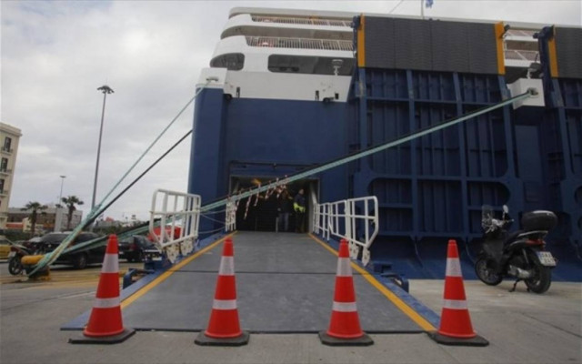 Στάση εργασίας των εργαζομένων στα λιμάνια τη Δευτέρα