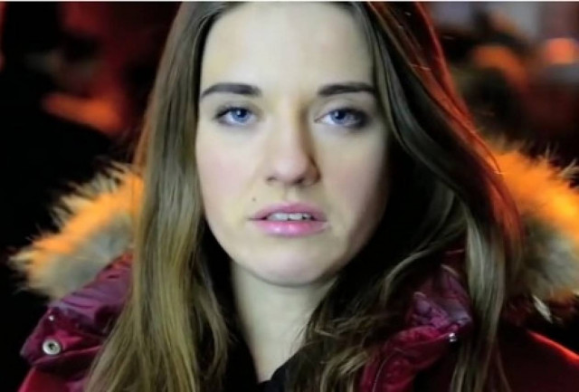 «Γιατί βγήκαμε στους δρόμους»: Το βίντεο μιας Ουκρανής που σαρώνει