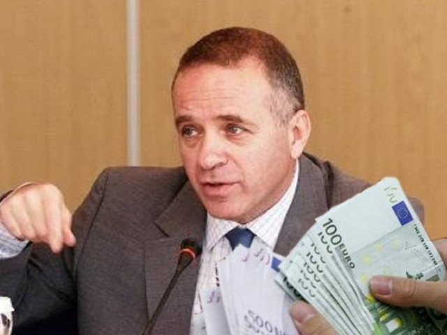 Οι τράπεζες διασώζουν τον Θ. Λιακουνάκο;