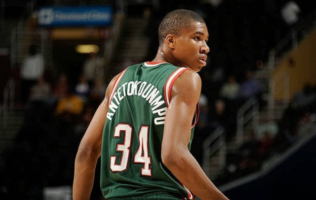 Τη φανέλα του από το All-Star Game έστειλε στον Σαμαρά ο Αντετοκούμπο