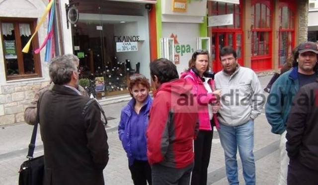 Βίντεο: Διαμαρτυρία εκπαιδευτικών στην Τρίπολη