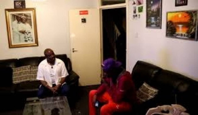 Bίντεο: Είπε στον πατέρα του ότι άφησε έγκυο την κοπέλα του και...