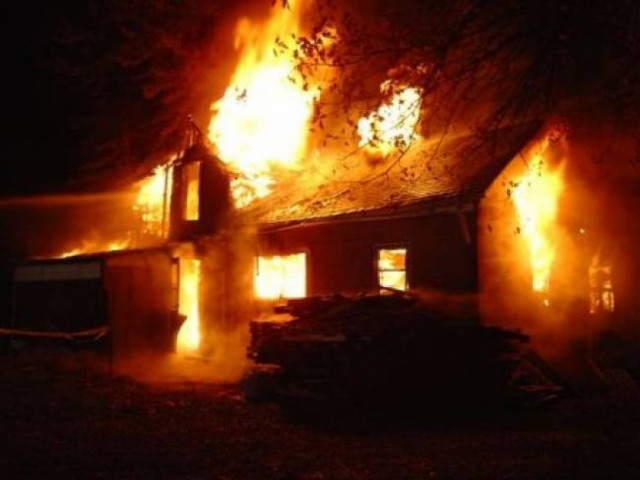 Metsovo: Family of five watched their house burning