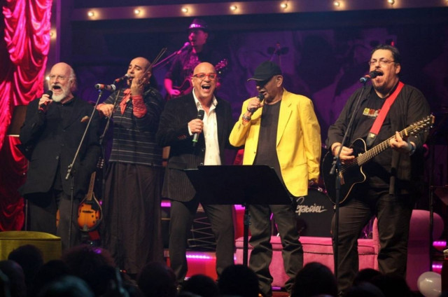 Ακτή Πειραιώς: Το συγκινητικό μήνυμα των συνεργατών του Σάκη!