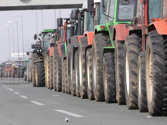 Αποσύρονται οι αγρότες από τα μπλόκα
