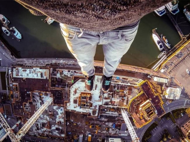 Crane Climb: A very dangerous trend