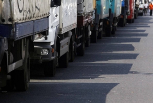 Πορεία με φορτηγά στο κέντρο της Λάρισας