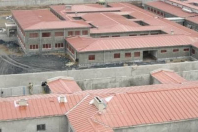 Κρατούμενοι ζητούν αποζημίωση για τα βασανιστήρια