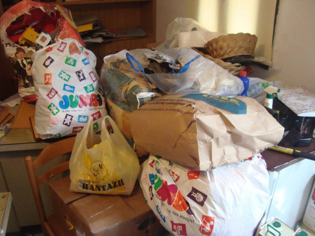 Στέλνουν ρούχα στους σεισμόπληκτους της Κεφαλονιάς