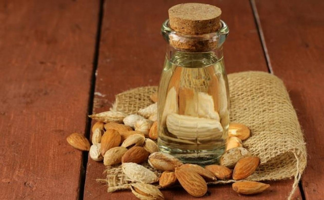Ενυδατικό λάδι με αμύγδαλο και λεμονόχορτο