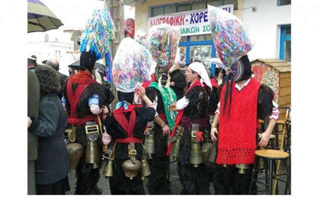 Παρέλαση κουδουνοφόρων στο κέντρο της Θεσσαλονίκης