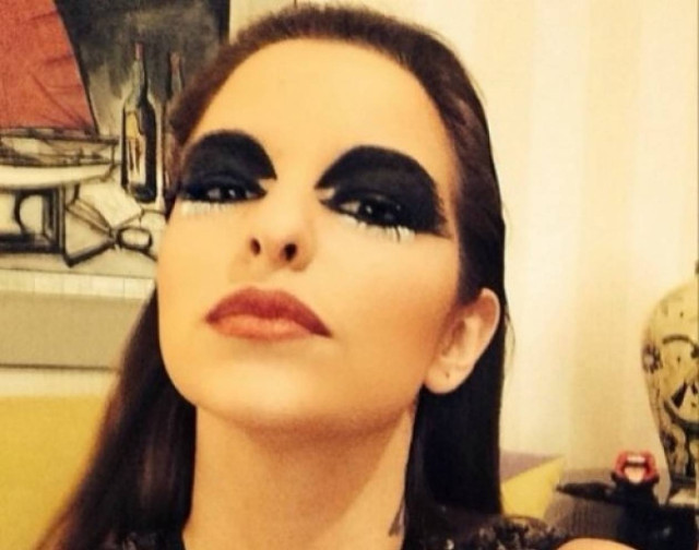 Η Εριέττα Κούρκουλου ποζάρει με sexy κορμάκι