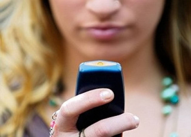 Έμεινε άφωνη όταν διάβασε τα μηνύματα από το κινητό της κόρης της