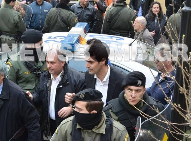 Στον εισαγγελέα οι οκτώ συλληφθέντες στα διόδια Μεγάρων (pics+vid)