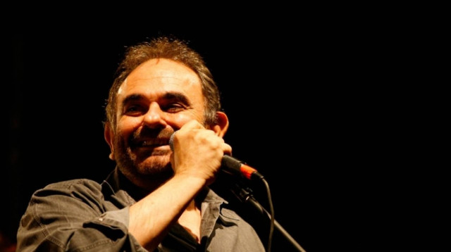 Συγκινούν οι θαυμαστές του Σάκη Μπουλά: Θα σε θυμόμαστε για πάντα!