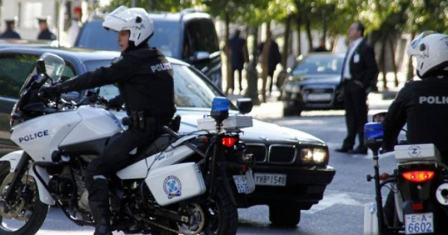 Πάτρα: Ληστής «εμβόλισε» αστυνομικούς - Δύο τραυματίες