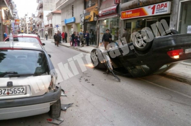 Ξάνθη: Αυτοκίνητο... τούμπαρε στη μέση του δρόμου
