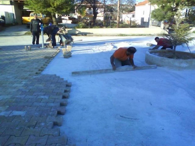 Έγιναν εργάτες για χάρη του χωριού τους (pics)!