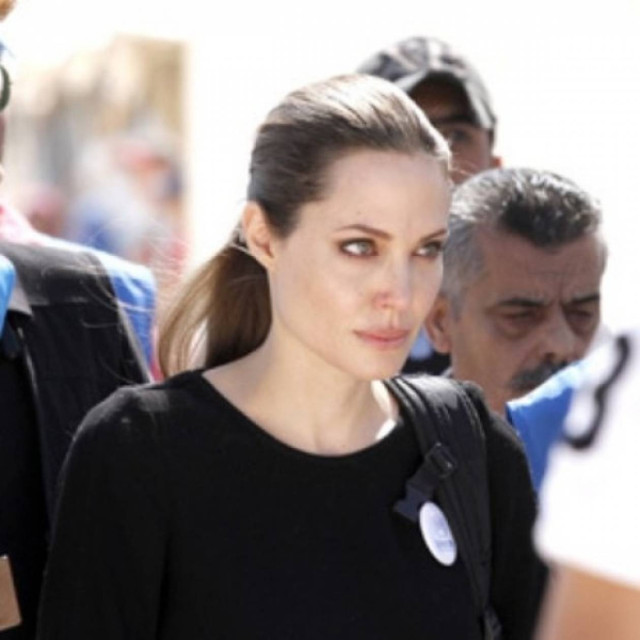 Angelina Jolie: Από το κόκκινο χαλί σε καταφύγιο προσφύγων στο Λίβανο