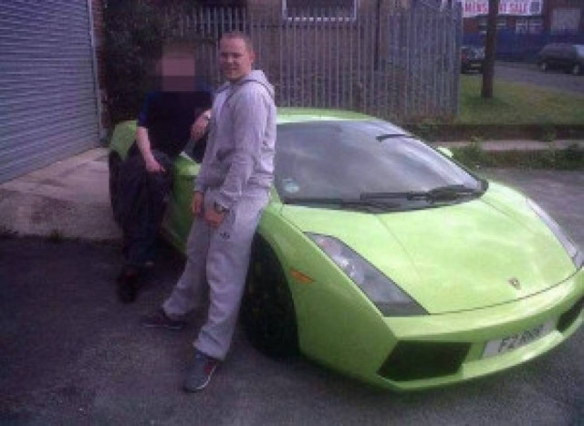 Ληστές επιδείκνυαν τα κλοπιμαία τους στο Facebook!